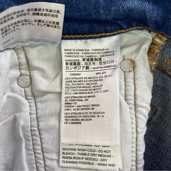 Levi 501 Cut Off Shorts - Picture 7 of 8